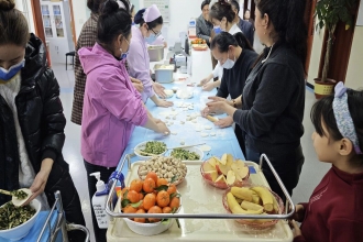 饺子飘香迎新春，河南誉美肾病医院温情守护患者团圆梦！